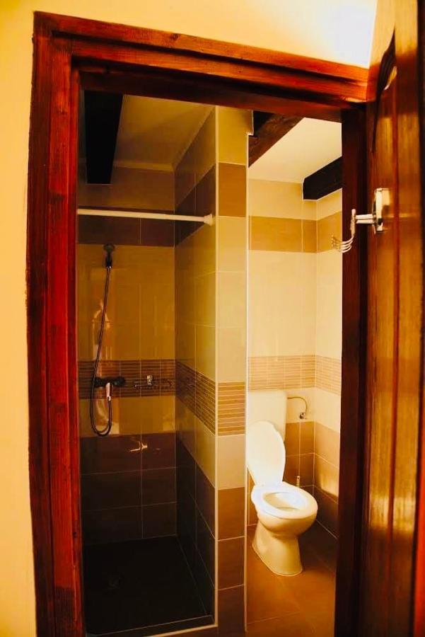 Viktor Vendeghaz Es Apartmanhaz Baktaloranthaza Exterior photo